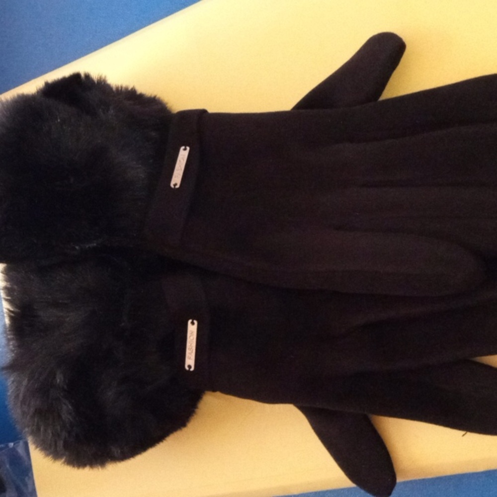 Fashion Black Winter Faux Fur Trimmed Gloves